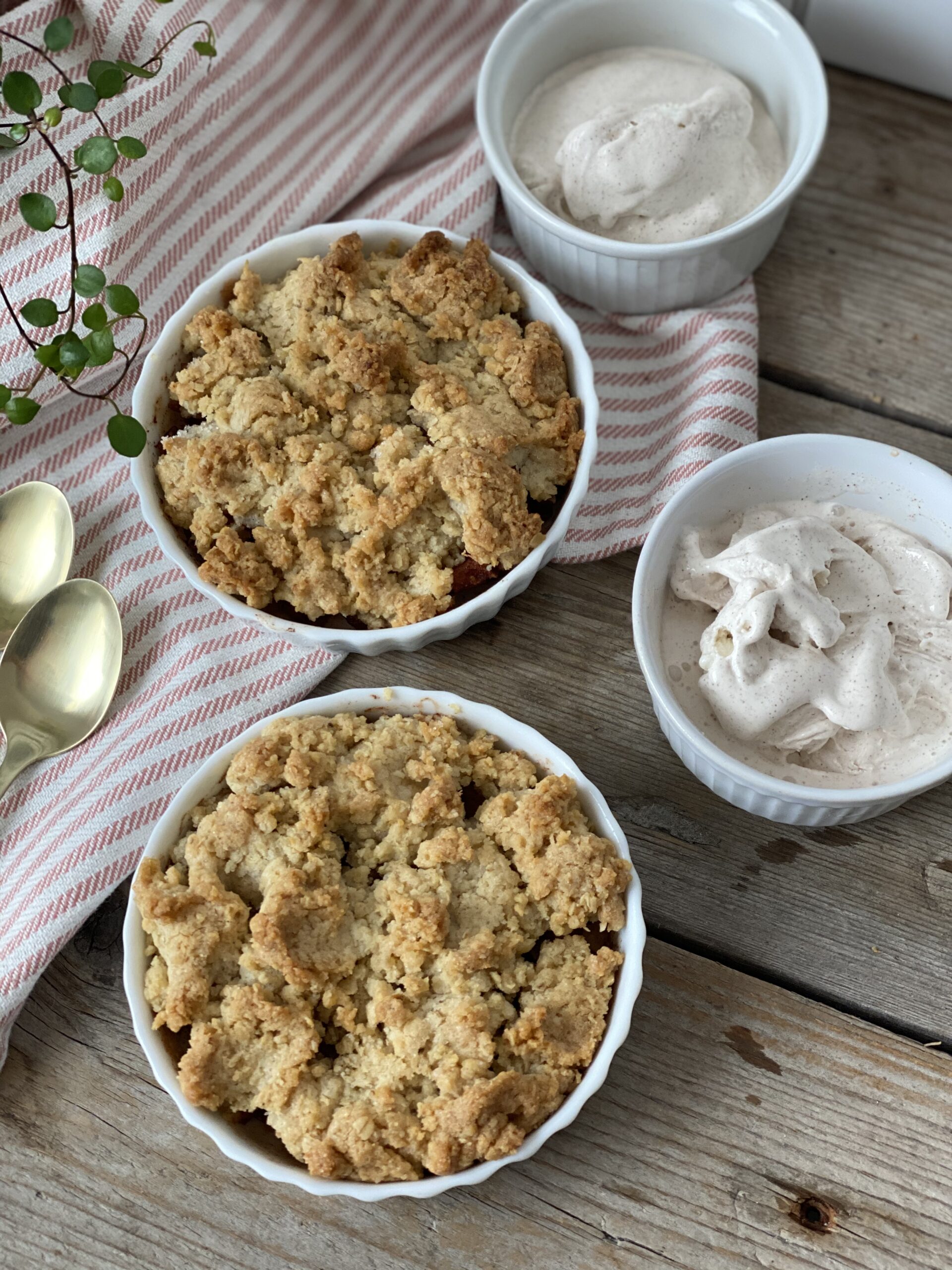 Æble crumble med kanelis